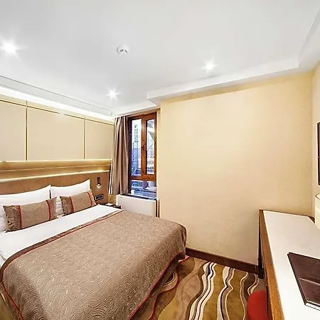 Hotel Grand De Pera 4*